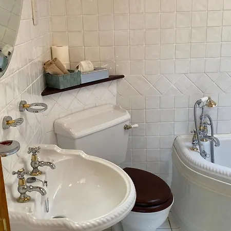 Atlantic Lodge بيت ضيافة *